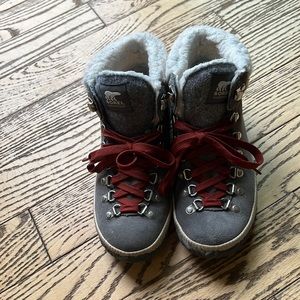 Suede Sorel fur inside Size 7